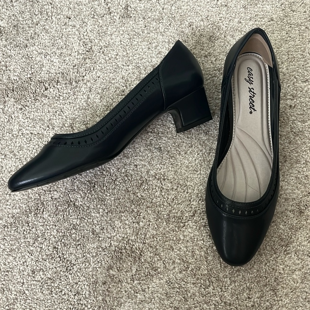 Navy short heels barely worn